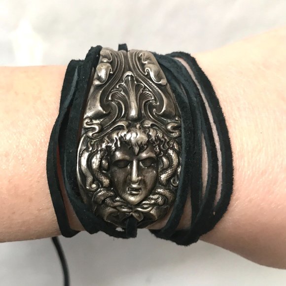 Black and Silver Gothic Bracelet with Ornate Centerpiece - Picture 5 of 9